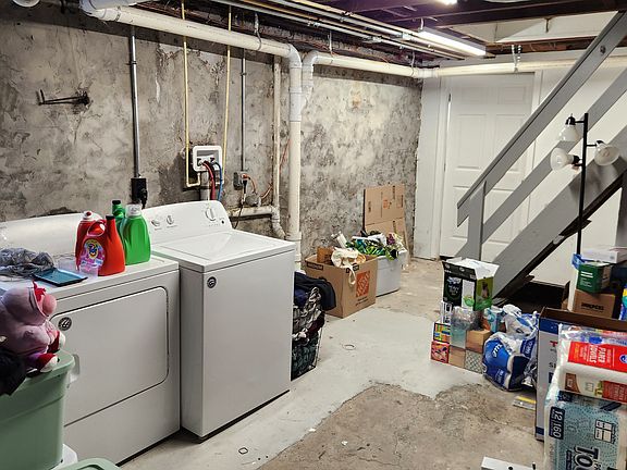 3rd image of 2908 Vaughn St #1
