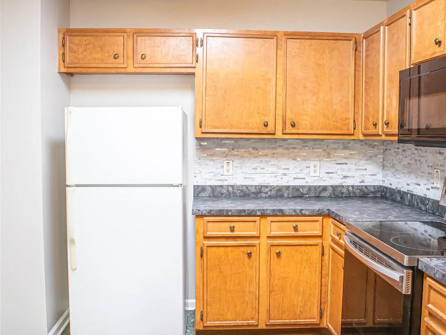 3 bed, 1870 sqft, $2,300 — Photo 4