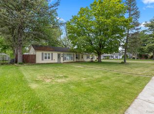 1843 Lathers St, Garden City, MI 48135