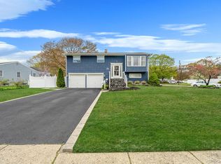 110 Stephen Rd, Bayport, NY 11705