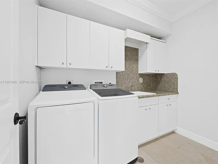 827 SE 2nd Ct — Photo 41