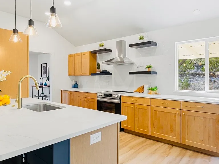 700 Newport Dr — Photo 6