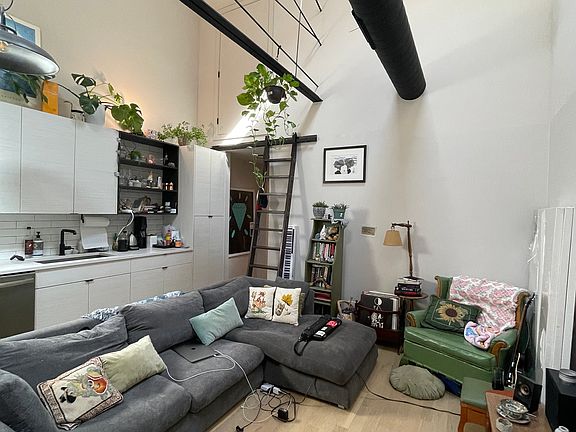 2nd image of 3061 W Logan Blvd #5