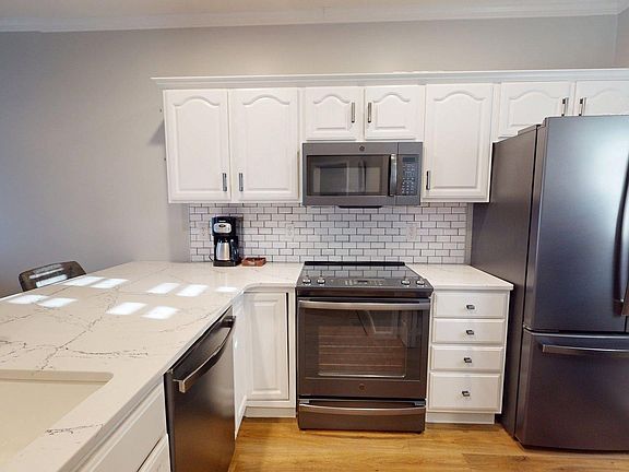 5th image of 56 Pleasant Ln