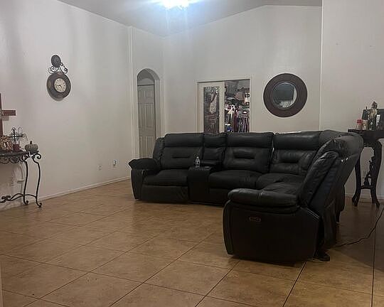 3rd image of 256 La Paz Dr
