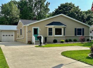 10895 Bodine Rd, Clarence, NY 14031