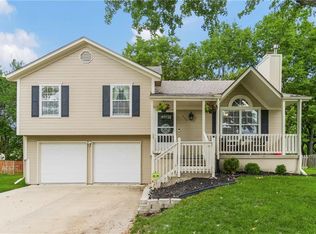 1404 Cottonwood Dr, Greenwood, MO 64034
