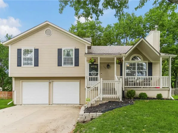 1404 Cottonwood Dr, Greenwood, MO 64034