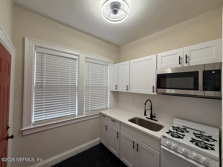 2744 Riverside Ave #14-0 — Photo 8