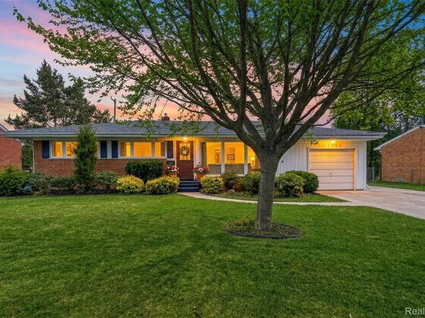 22960 Manning St, Farmington, MI 48336