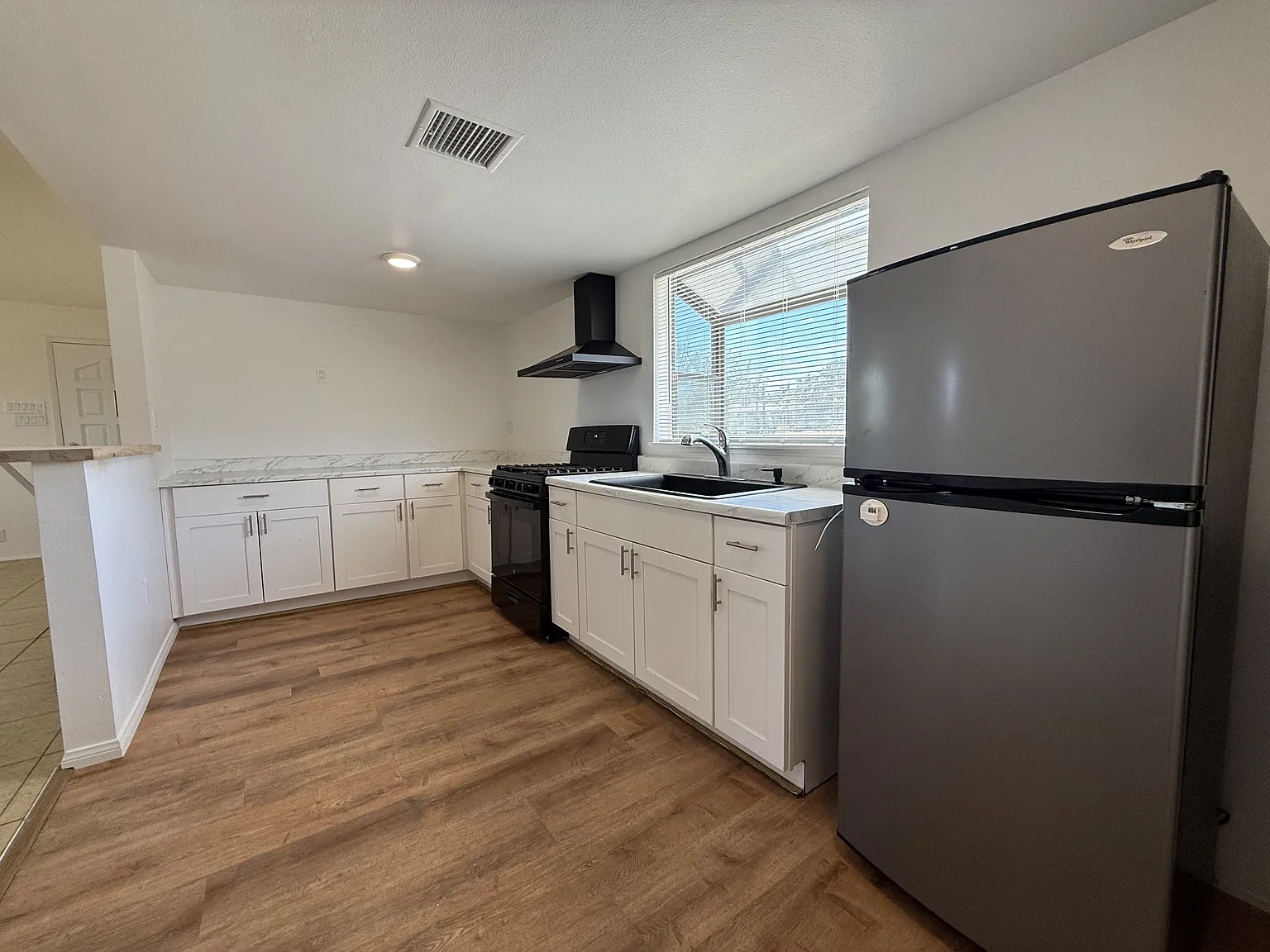 7428 Lucerne Vista Avenue - B — Photo 4