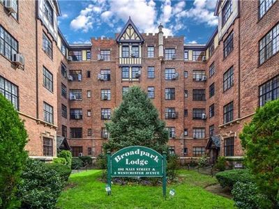292 Main Street #5F, White Plains, NY, 10601