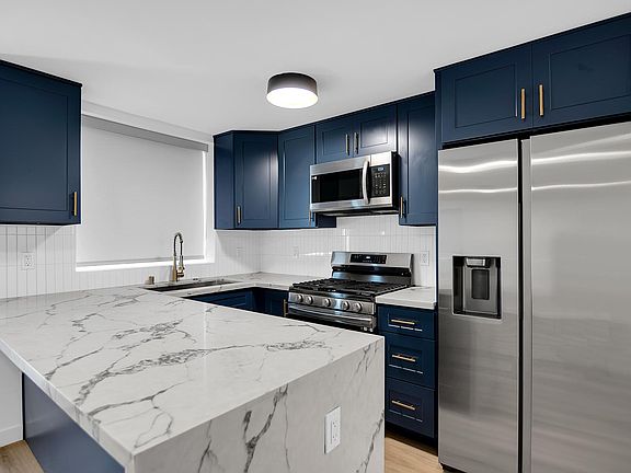 4th image of 1021 N Genesee Ave #11
