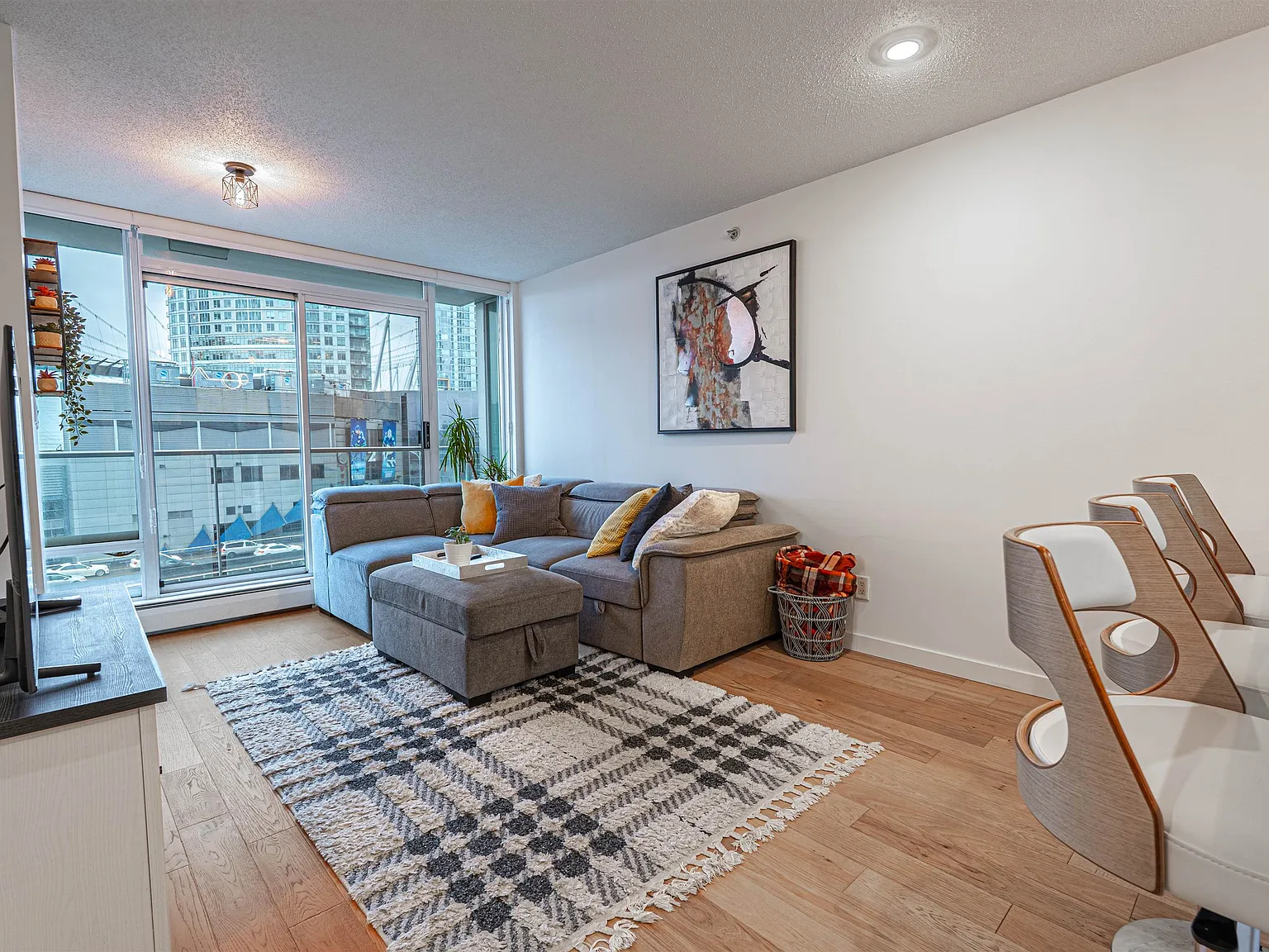 1 bed, 600 sqft, $3,300 — Photo 1