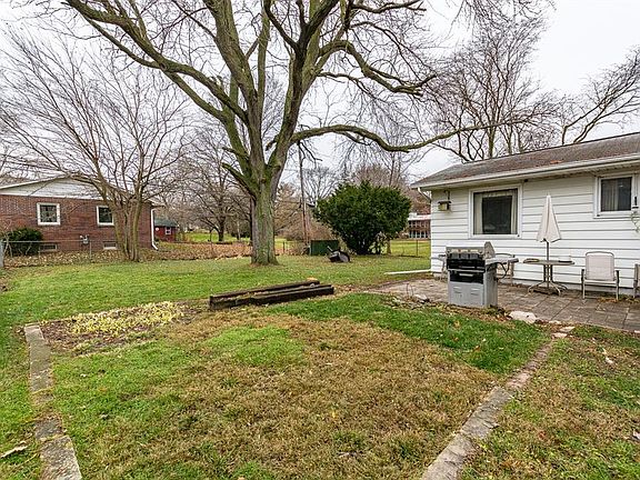 3rd image of 3859 Northwood Dr NE