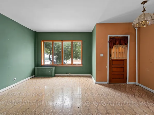 1593 East 48th Street image 1 of 12