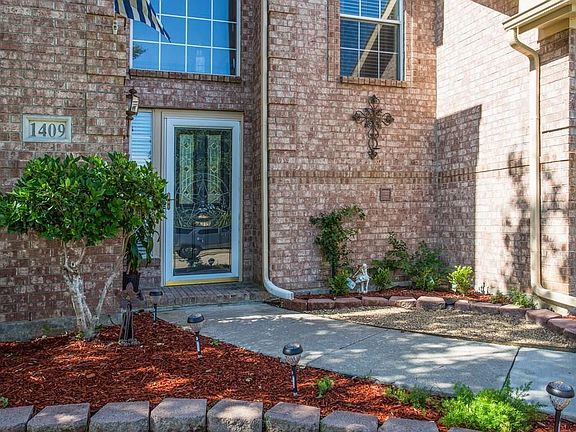 2nd image of 1409 Stone Bend Ln