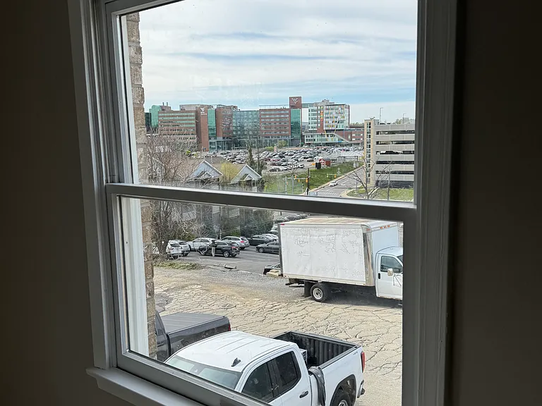 16 SE Court St #16 — Photo 9