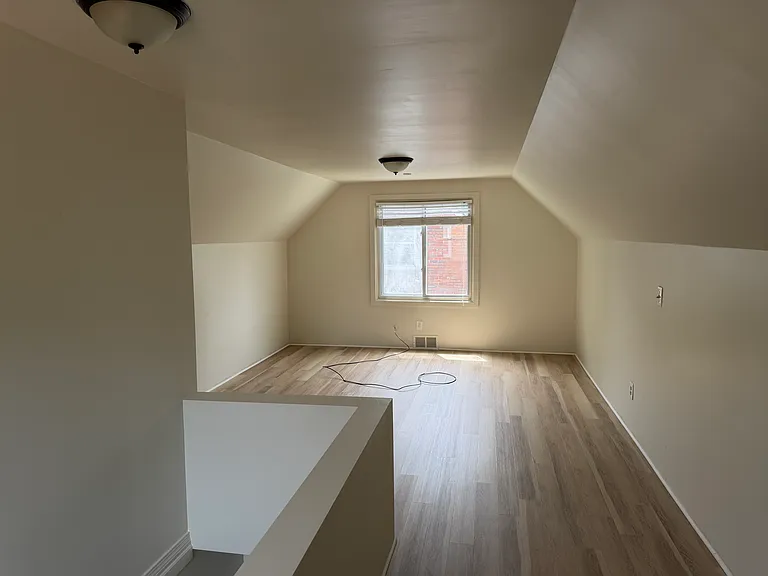 2615 Venice St — Photo 3