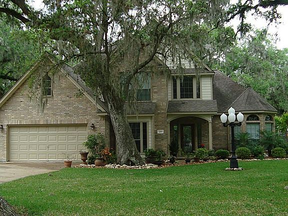 2nd image of 210 Woodhaven Dr