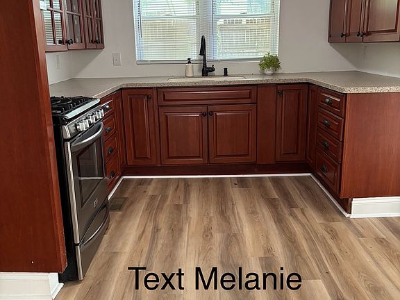 2nd image of 1863 Hilltop Cir