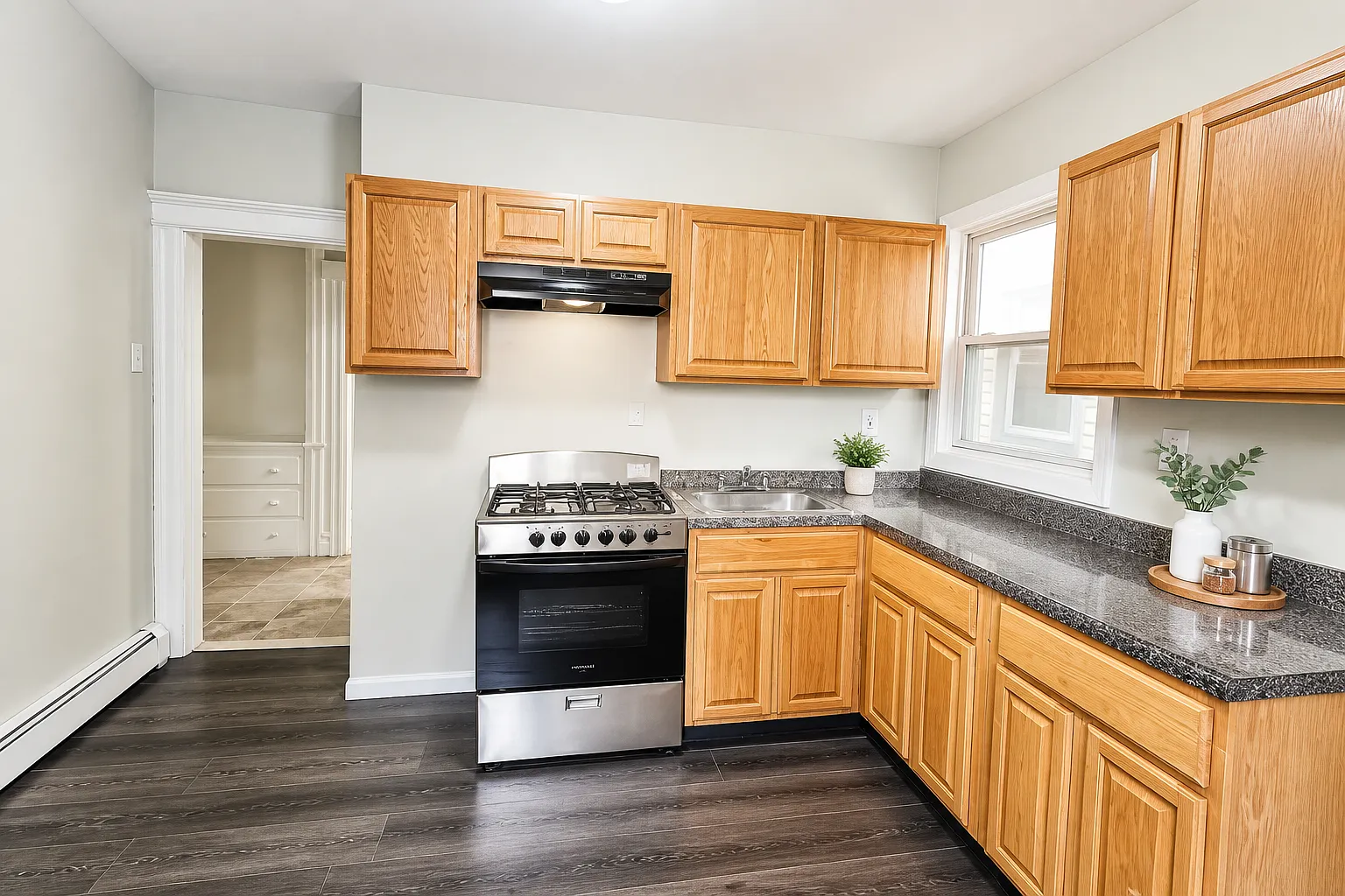3 bed, $1,925 — Photo 2
