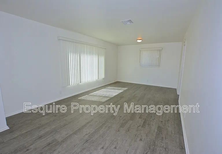 391 Harvard St — Photo 3