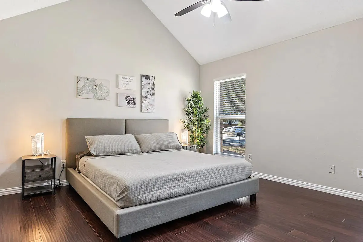 4 bed, $4,500 — Photo 1