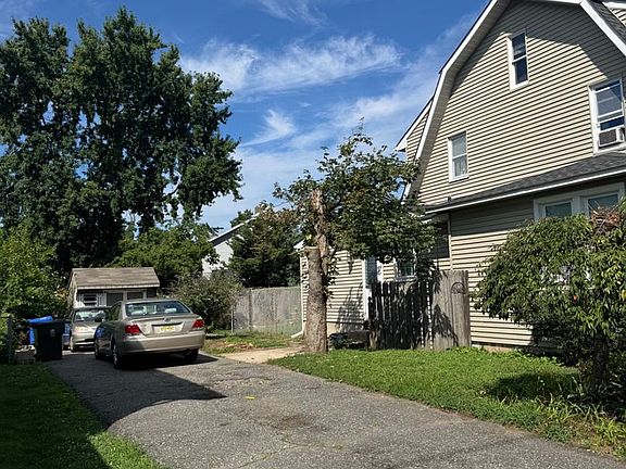 4th image of 6 Devlin Ave
