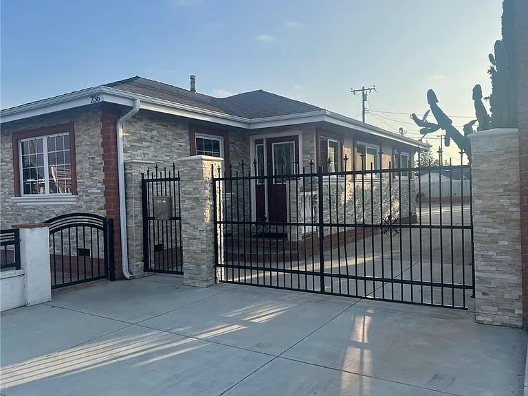 236 S Tustin St — Photo 3