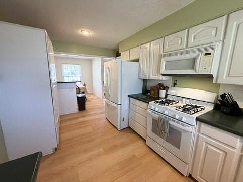 4th image of 2000 NE 34th Pl