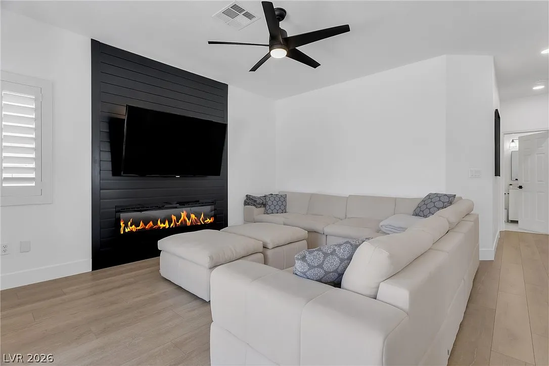 4 bed, 3.0 bath, 2173 sqft, $3,500 — Photo 4