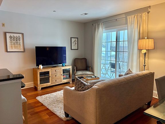 4th image of 821 Harry St APT 102