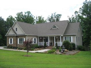 121 Lakasie Dr, Farmville, VA 23901