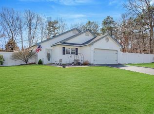 10 Blair Dr, Coram, NY 11727