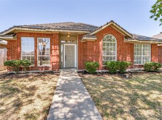 2827 Saint Martin Dr, Lancaster, TX 75146