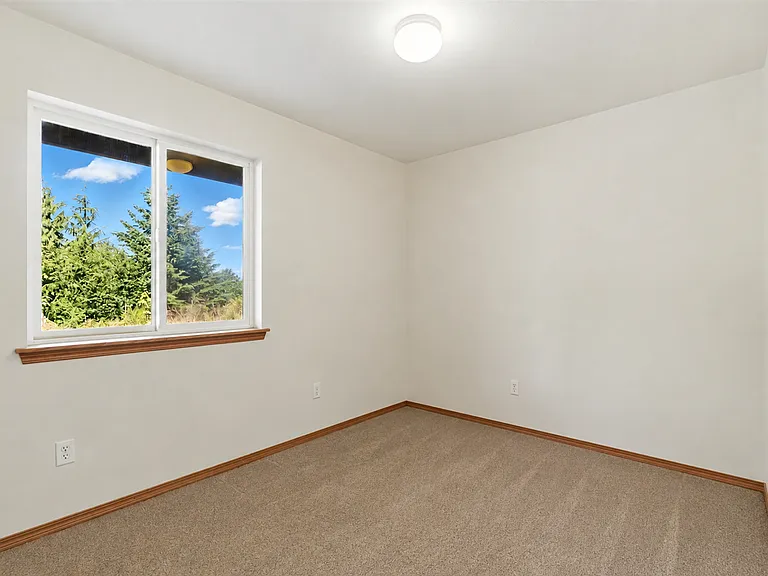 470 E Rasor Rd — Photo 9