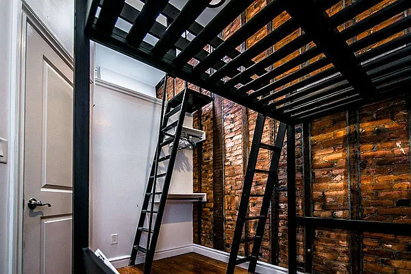 Rented by Nooklyn NYC LLC | media 44