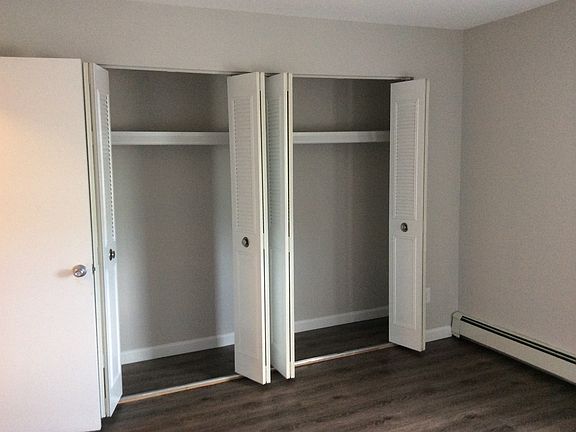 2nd image of 4 Admiralty Dr APT 4