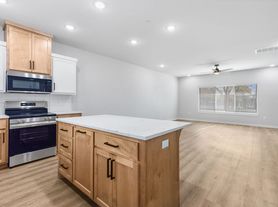 The Evergreens @ Midway, 3 br / 2.5 ba, $1995