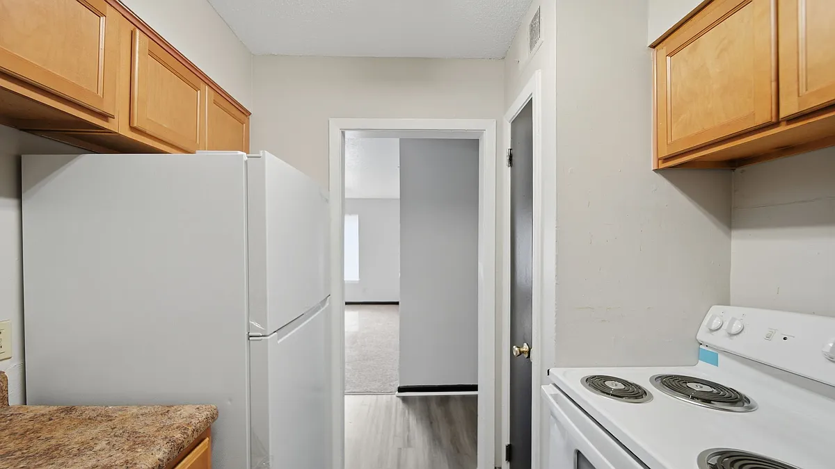 Building Photo - Hillcrest Apartments