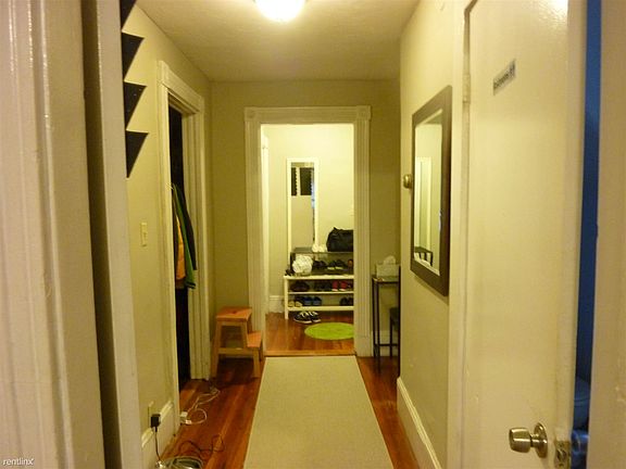 Hallway (9 Benson Street#3)