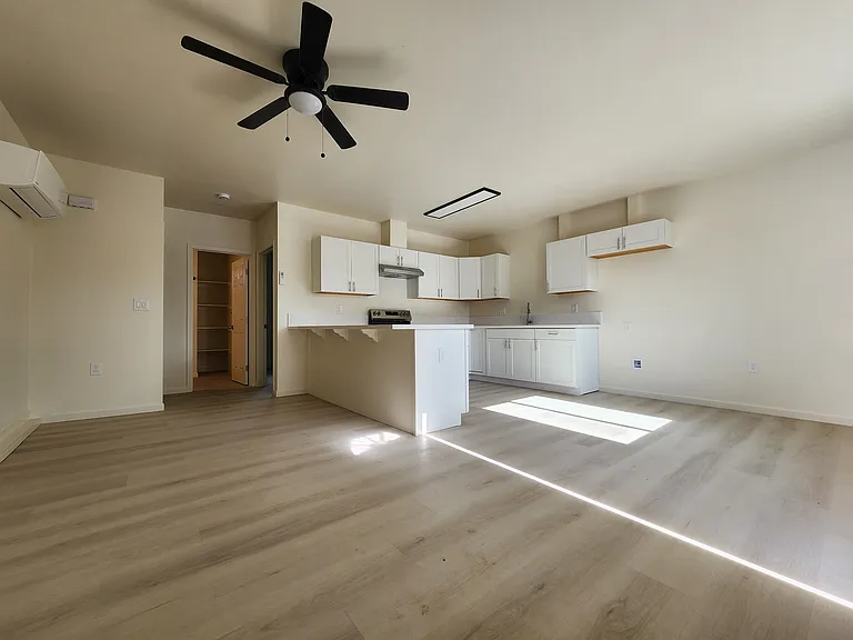712 S Orange St — Photo 2