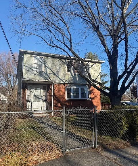 60 Baggott St — Photo 1
