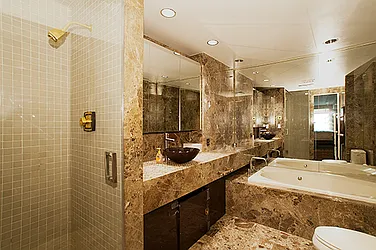 Rented by R New York