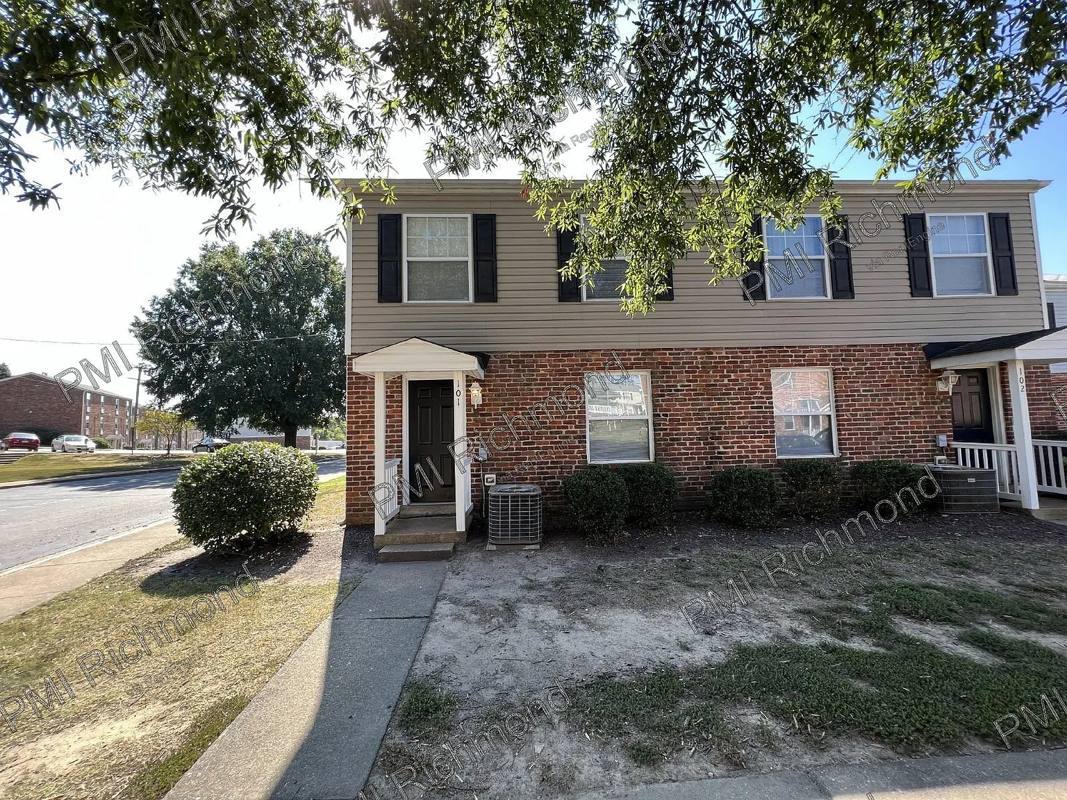 2 bed, 1.0 bath, 741 sqft, $1,200 — Photo 1