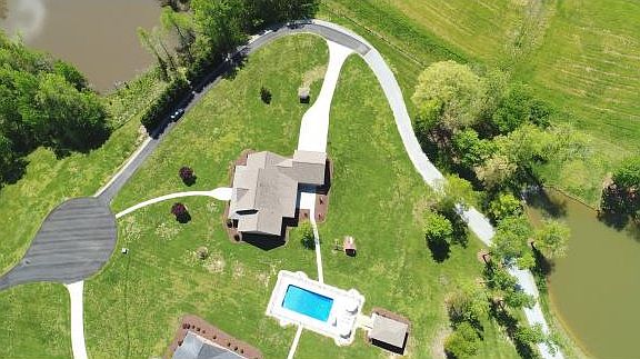 3rd image of 2957 Doris Dr