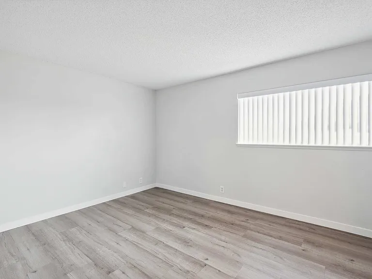 Fisher Court Apartments — Photo 16
