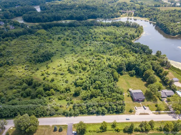 9200 Perry Rd, Grand Blanc, MI 48439
