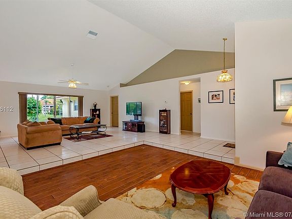 4th image of 16349 NW 11th St